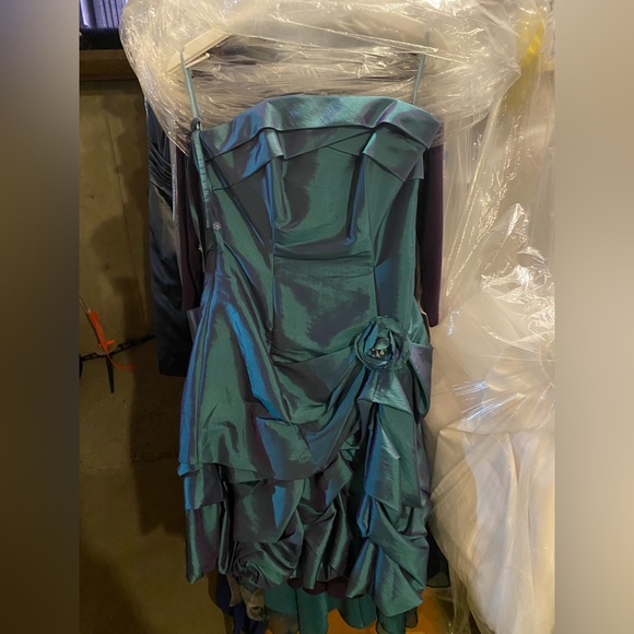 Cute chromatic bridesmaid dress - Picture 2 of 3